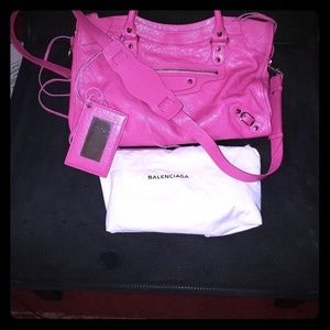 A BRAND NEW BALENCIAGA PARIS PURSE...